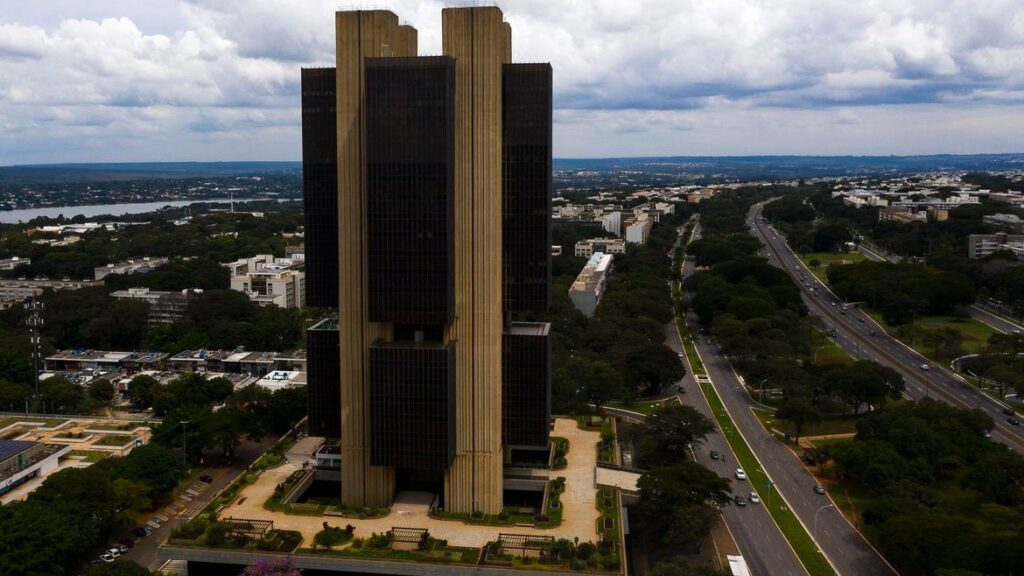 banco central aumenta selic