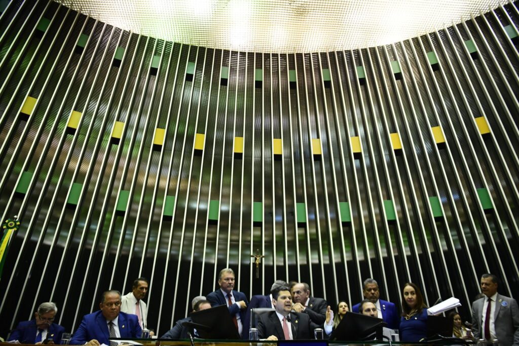 congresso ignora governo e