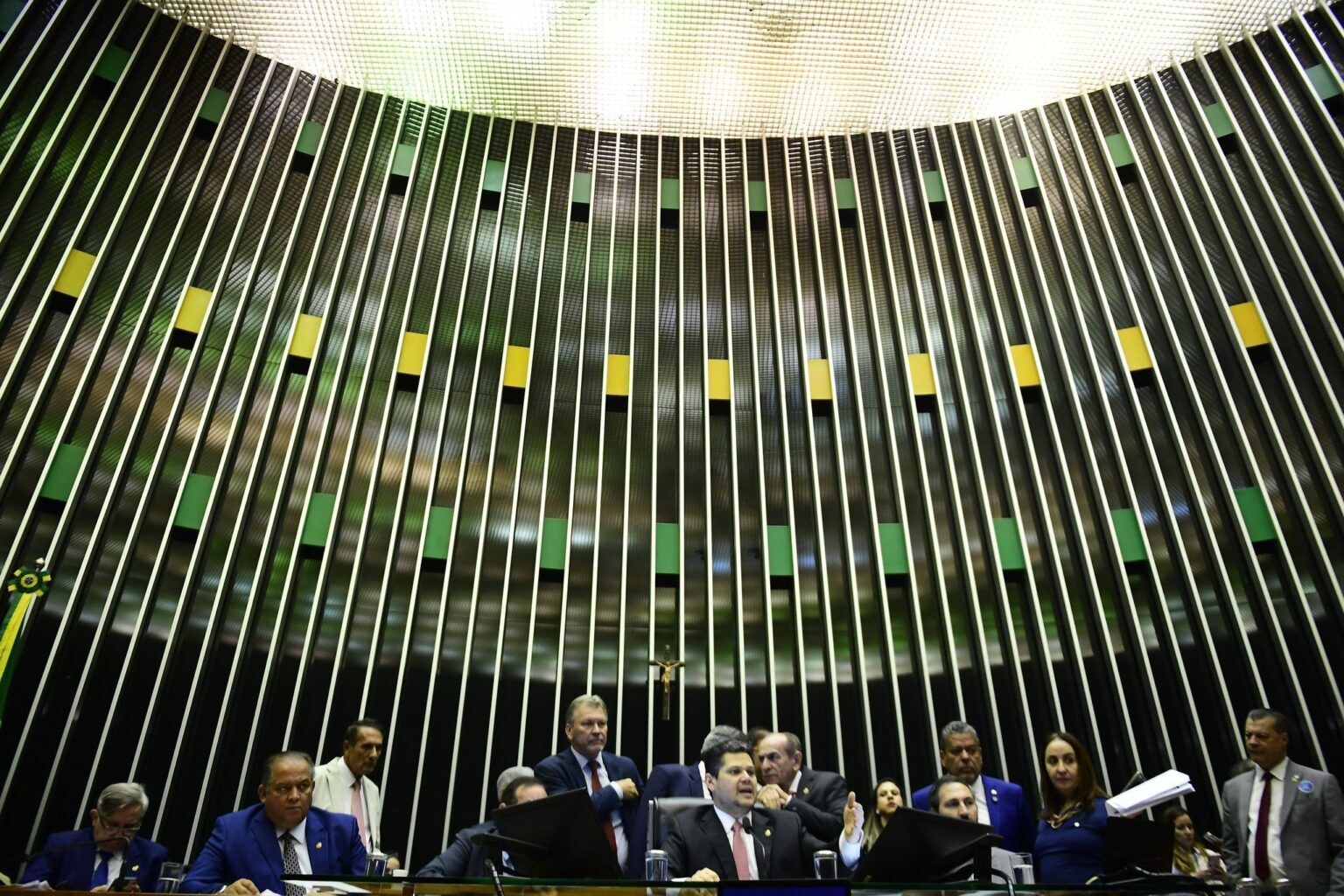 congresso ignora governo e