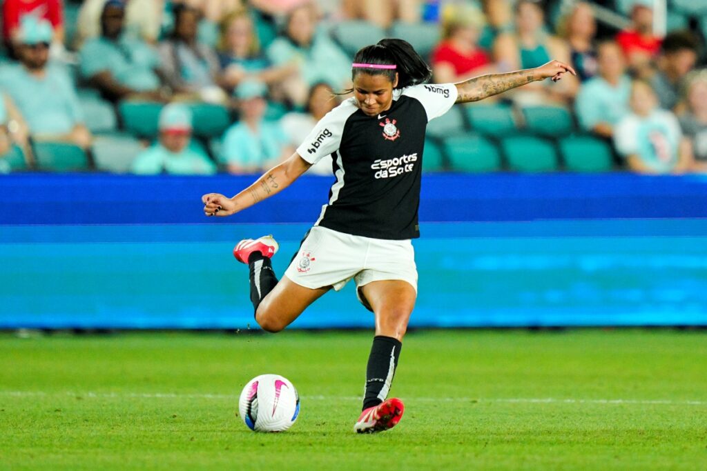 Corinthians Surpreende Mãe com Carro de Presente em Brasília