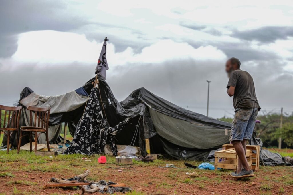 Crescimento de Acampamentos de Pessoas em Situação de Rua no DF Durante o Fim de Ano