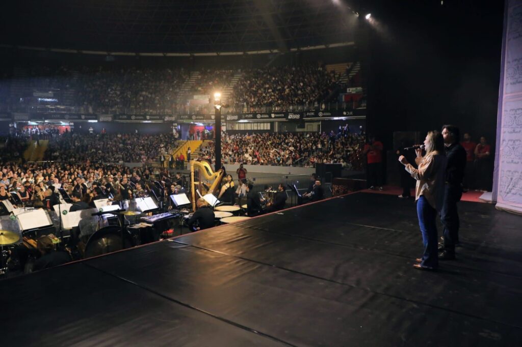 Desmentindo Fake News: Celina Leão é aplaudida em evento no Nilson Nelson