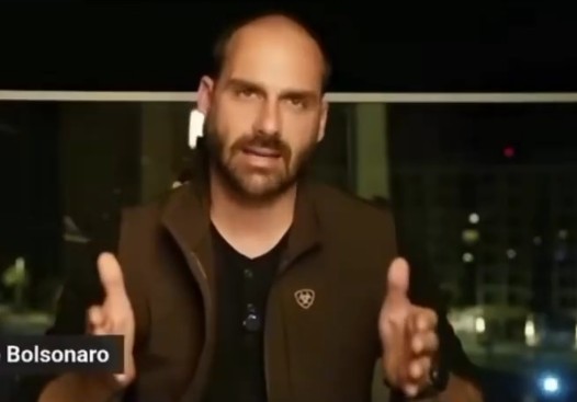 Eduardo Bolsonaro Considera Pedir Passaporte de ‘Apátrida’ Após Cassação Eduardo Bolsonaro Considera Pedir Passaporte de 'Apátrida' Após Cassação