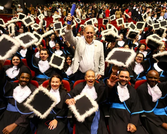 Educação: A Prioridade de Claudio Bier para o Futuro do Ensino Educação: A Prioridade de Claudio Bier para o Futuro do Ensino