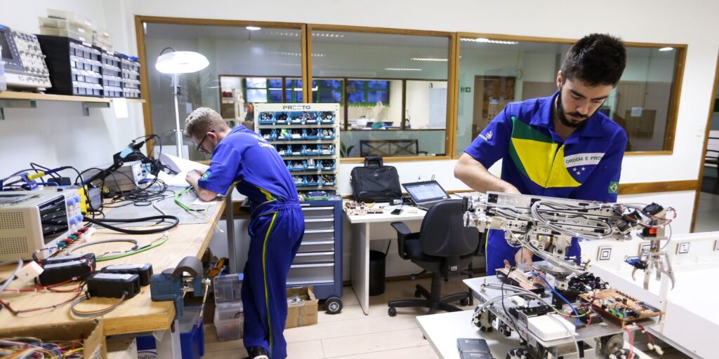 MEC Lança Programa para Impulsionar a Formação Profissional no Brasil MEC Lança Programa para Impulsionar a Formação Profissional no Brasil