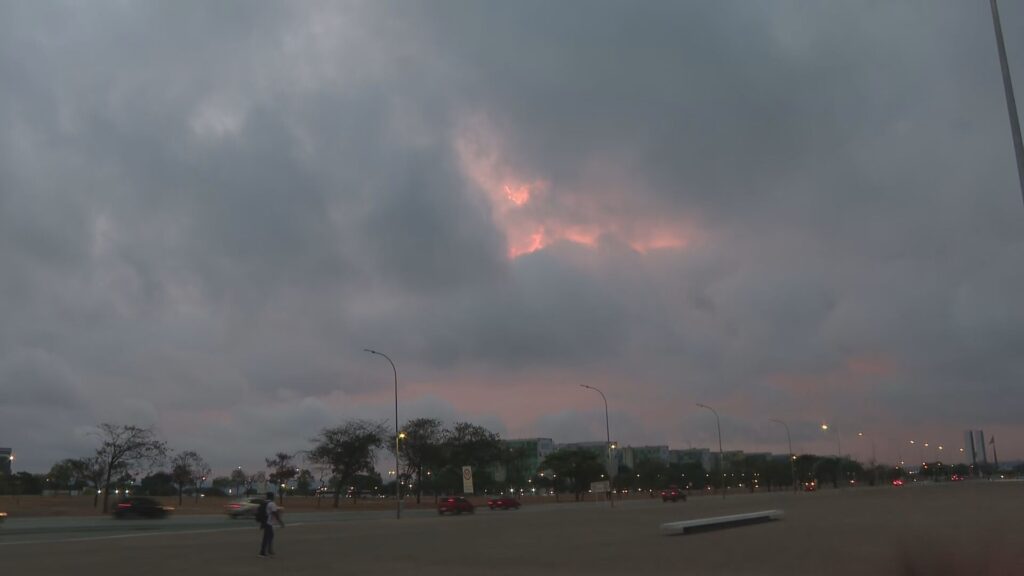 Verão Chega ao DF com Céu Nublado e Possibilidade de Chuva