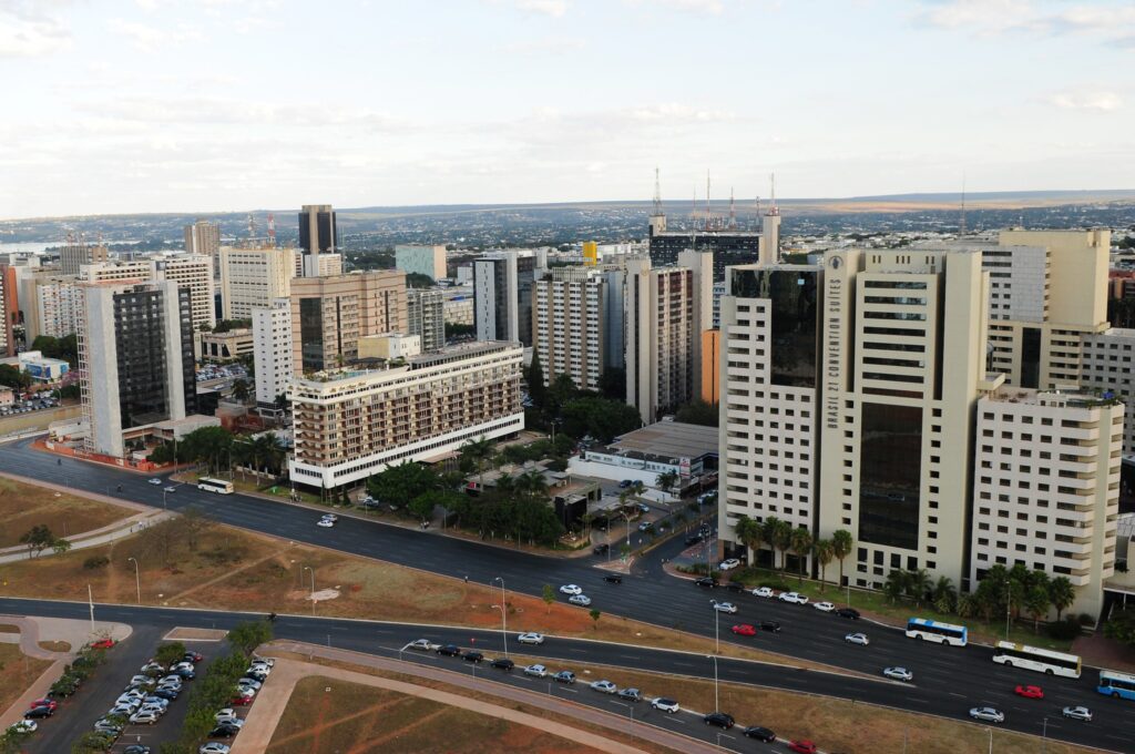 Aluguéis em Brasília Sobem 8% em Um Ano, Atraindo Desinteresse em Compras de Imóveis