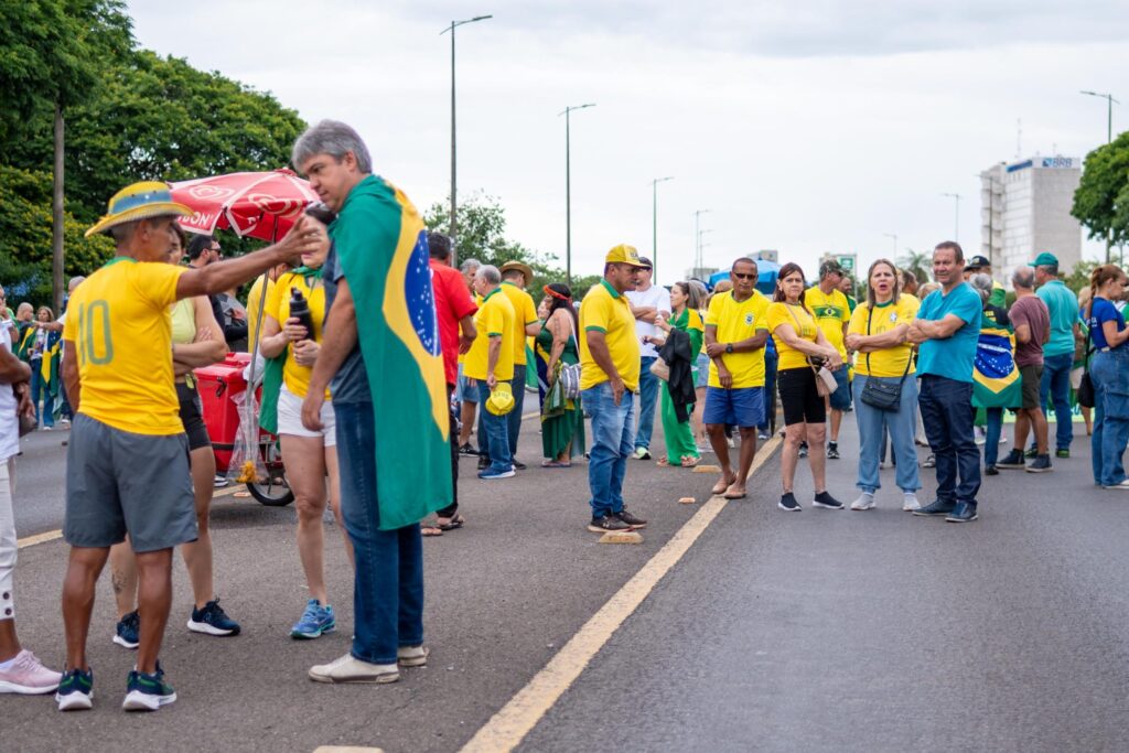 Apoio a Bolsonaro: Ato no DF Reúne Militantes em Frente ao Banco Central