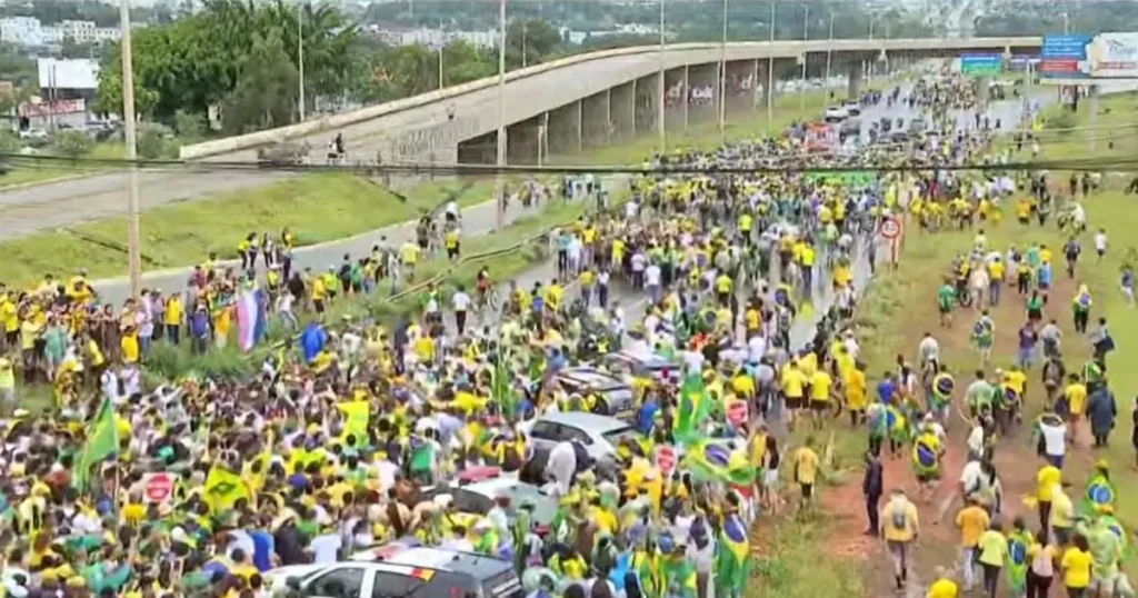 Ato de Nikolas Ferreira em Brasília reúne 18 mil pessoas, segundo Monitor da USP