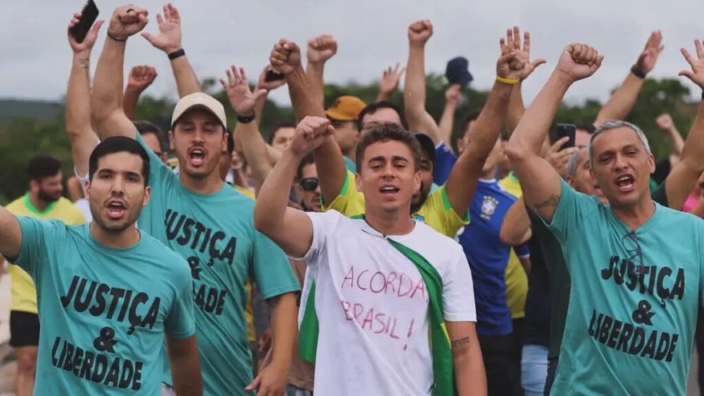 Caminhada de Nikolas Ferreira chega ao Distrito Federal após 240 km de protesto