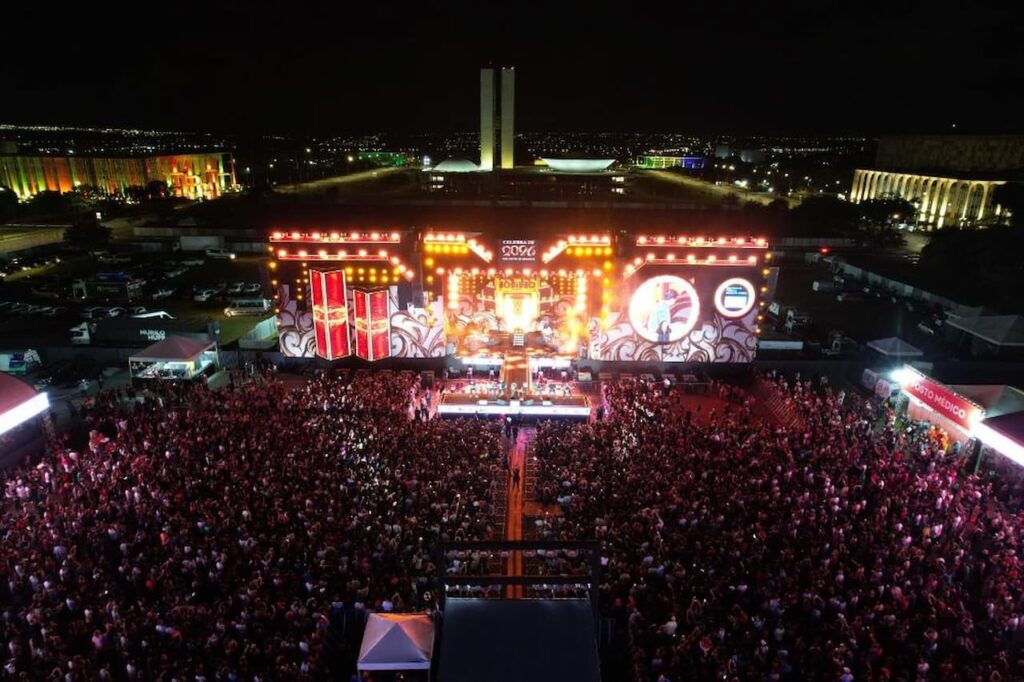 Celebra DF 2026: Mais de 400 mil pessoas marcam a virada do ano em Brasília Celebra DF 2026: Mais de 400 mil pessoas marcam a virada do ano em Brasília