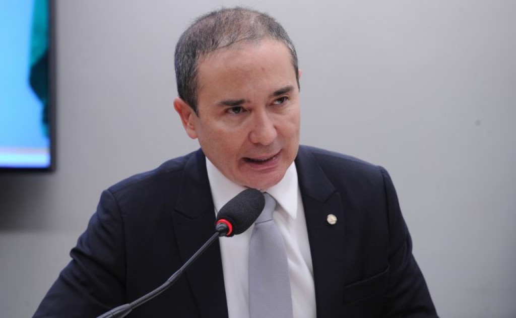 Comissão da Câmara Prioriza Acesso ao Fies para Estudantes Órfãos Comissão da Câmara Prioriza Acesso ao Fies para Estudantes Órfãos