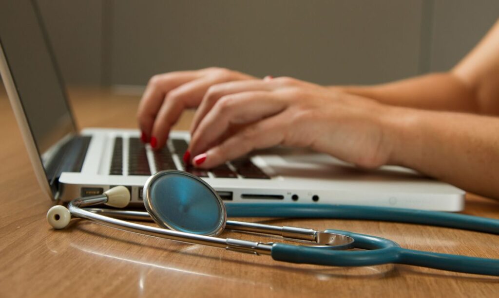 Enamed: Especialistas Defendem Fiscalização Rigorosa dos Cursos de Medicina