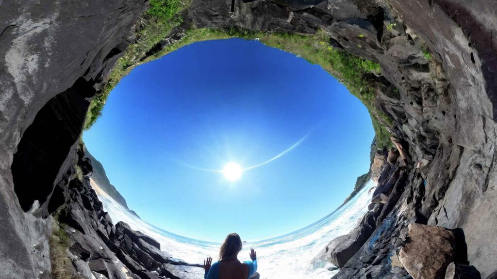 Exposição 'Entre Águas e Terras' Convida à Reflexão sobre Questões Ambientais