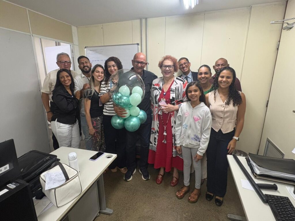 Hospital de Base se despede de servidor após 40 anos de dedicação