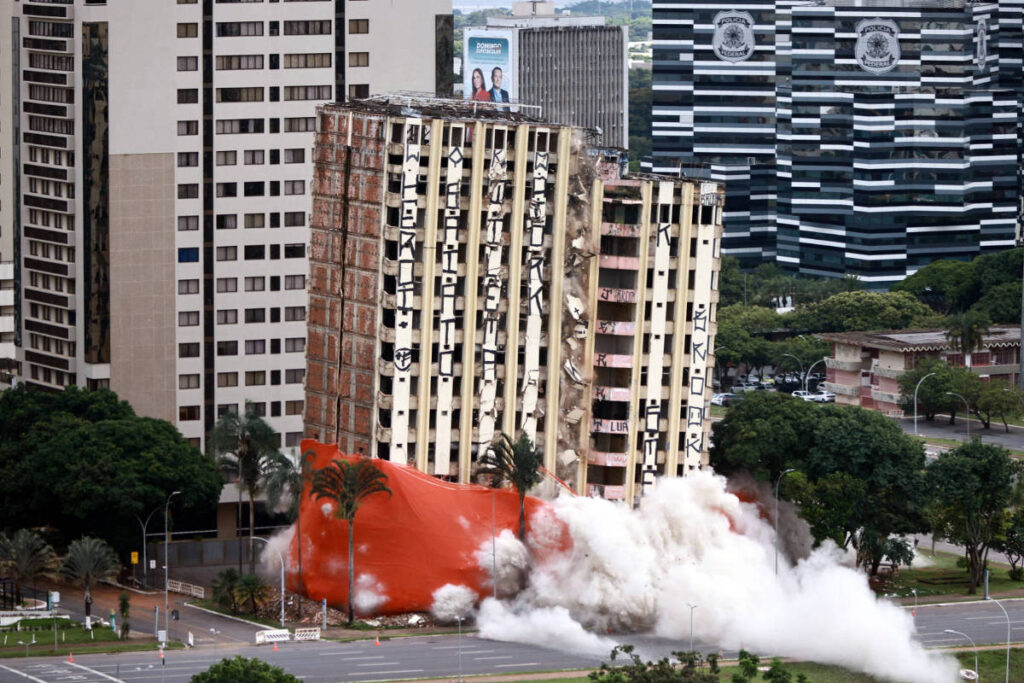 Implosão do Torre Palace Hotel: A demolição de um clássico em Brasília