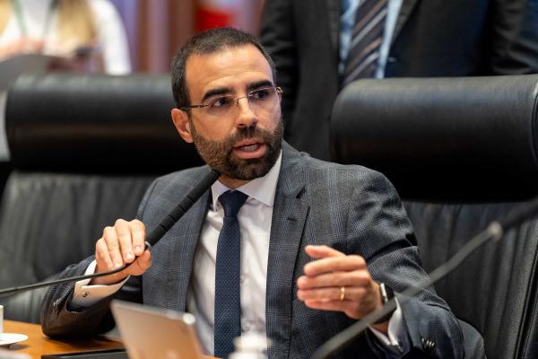 Libras Reconhecida como Meio Legal de Comunicação no Distrito Federal Libras Reconhecida como Meio Legal de Comunicação no Distrito Federal