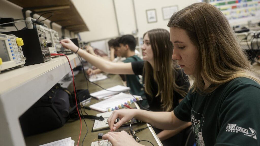 MEC Regula Programa que Ajuda Estados a Reduzir Juros de Dívidas com a União