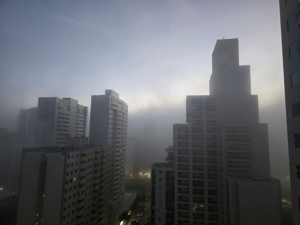 Neblina Densa Afeta o Distrito Federal em Início de Semana