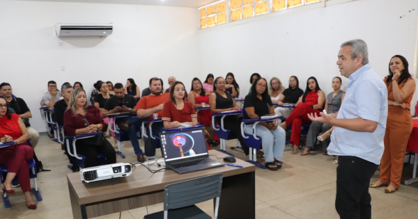 Prefeito Ronivon Maciel dá boas-vindas a novos gestores da Educação Municipal Prefeito Ronivon Maciel dá boas-vindas a novos gestores da Educação Municipal