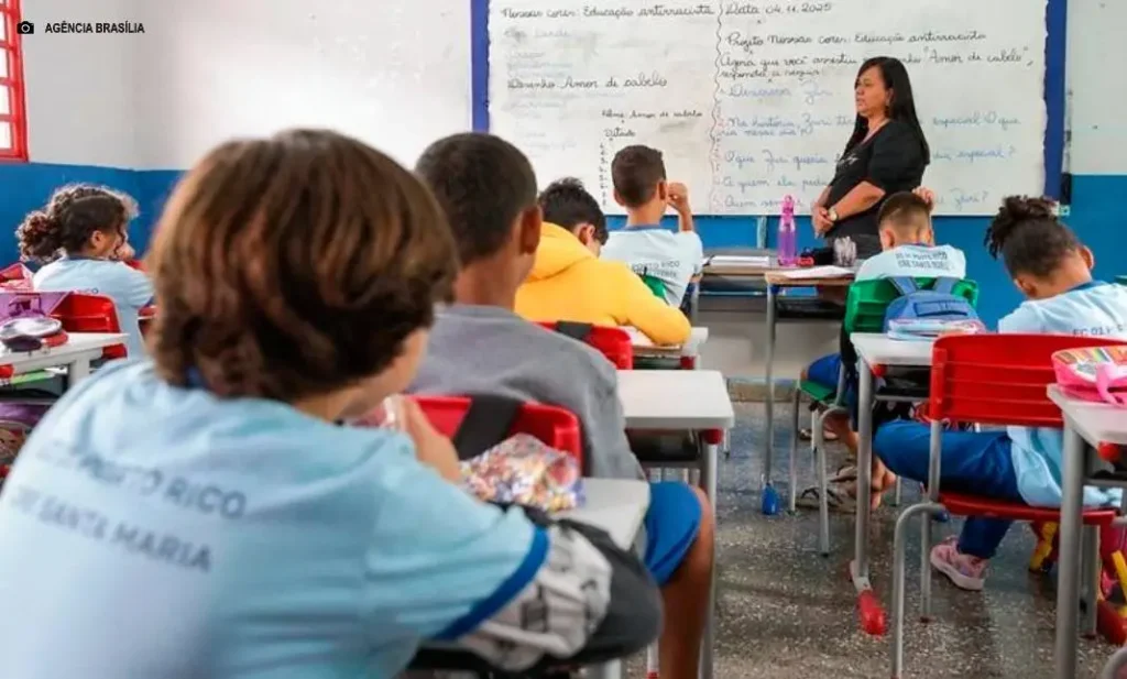 Reconhecimento Cresce 28% em Elogios a Servidores Públicos do DF Reconhecimento Cresce 28% em Elogios a Servidores Públicos do DF