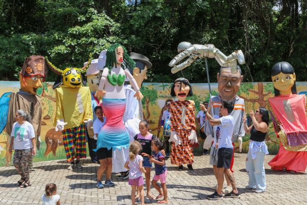 Bonecaço: A Magia dos Bonecos Gigantes Encanta Brasília Bonecaço: A Magia dos Bonecos Gigantes Encanta Brasília