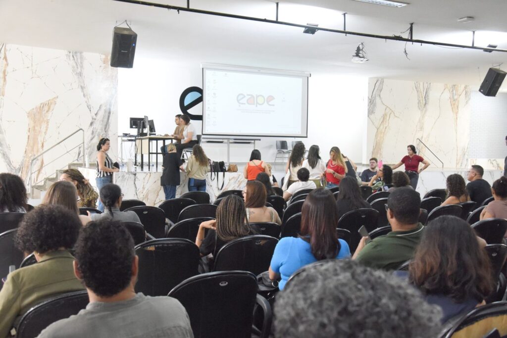 Comemoração e Desafios: Professores do DF Conquistam Nomeação para Cargos Efetivos