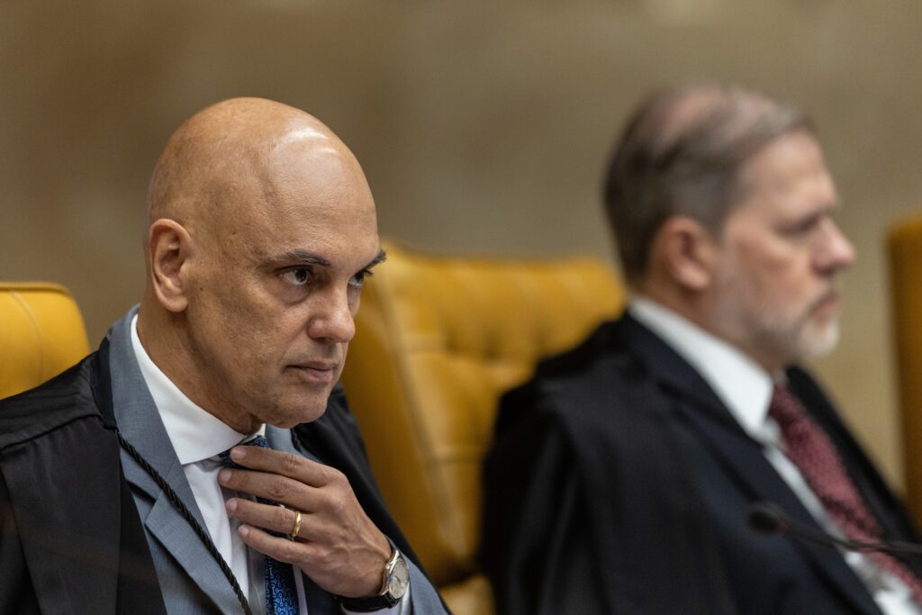 Dramas da Política Brasileira: Lições de ‘Um Baile de Máscaras’ Dramas da Política Brasileira: Lições de 'Um Baile de Máscaras'