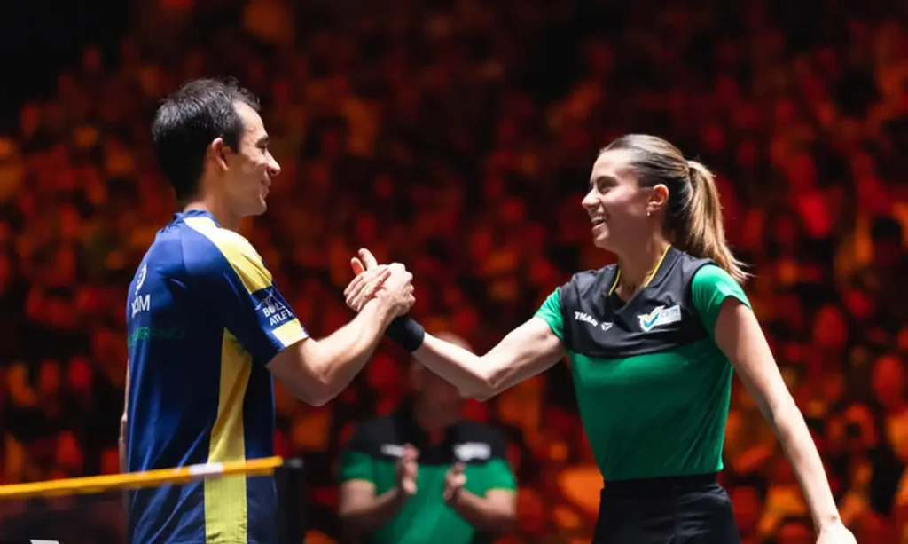 Dupla Brasileira Faz História: Calderano e Takahashi na Final do Smash de Singapura Dupla Brasileira Faz História: Calderano e Takahashi na Final do Smash de Singapura