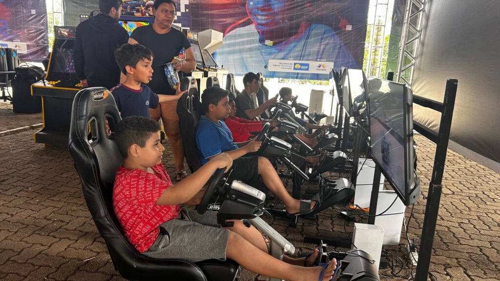 Escola Digital Para Jovens Chega a Brazlândia: Oportunidades e Inovação