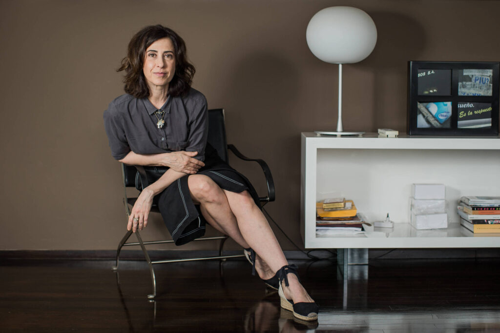 Fernanda Torres: Política Brasileira Lembra Luta Livre e Espetáculos Televisivos Fernanda Torres: Política Brasileira Lembra Luta Livre e Espetáculos Televisivos