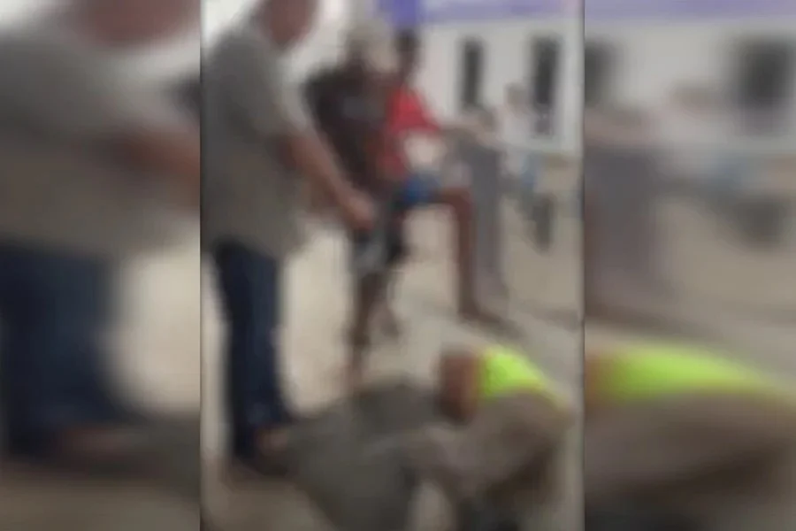 Homem é linchado no Gama após tentativa de estupro, revela vídeo chocante Homem é linchado no Gama após tentativa de estupro, revela vídeo chocante