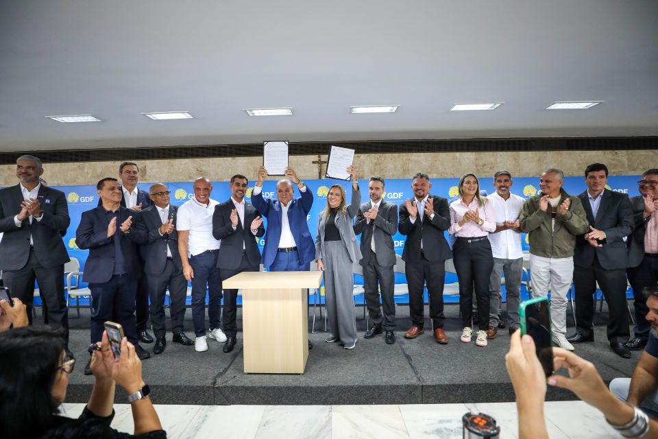 Ibaneis Rocha Sanciona Atualização do PDOT do Distrito Federal: Um Marco para o Desenvolvimento Urbano Ibaneis Rocha Sanciona Atualização do PDOT do Distrito Federal: Um Marco para o Desenvolvimento Urba