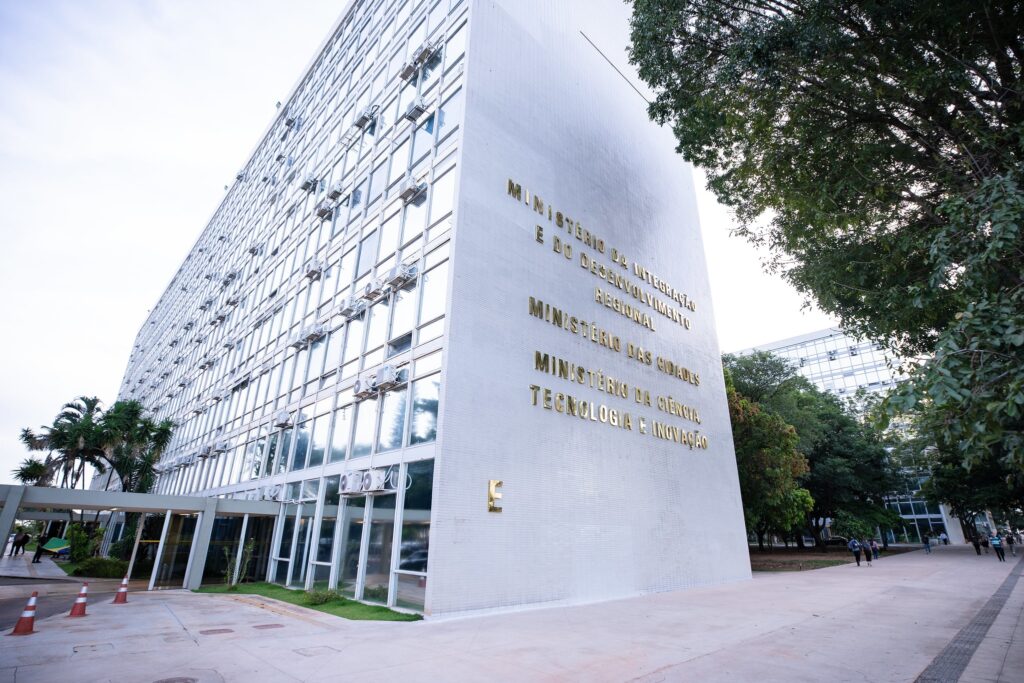 Incêndio em Subestação Causa Interrupção de Energia no Ministério da Ciência e Tecnologia em Brasília Incêndio em Subestação Causa Interrupção de Energia no Ministério da Ciência e Tecnologia em Brasíli