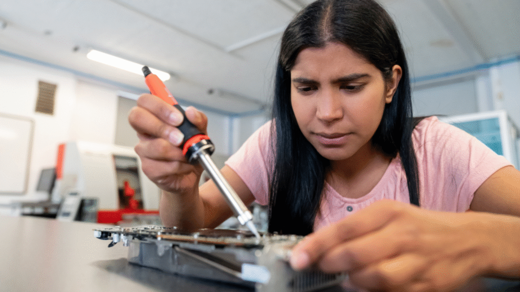 Inscrições Abertas: 100 Vagas em Tecnologia para Jovens no Projeto Futuro em Ação Inscrições Abertas: 100 Vagas em Tecnologia para Jovens no Projeto Futuro em Ação