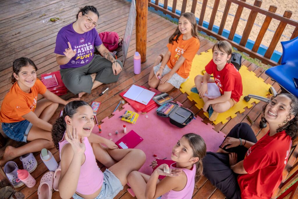 Joyful Village: Educação Bilíngue Emocional em Brasília
