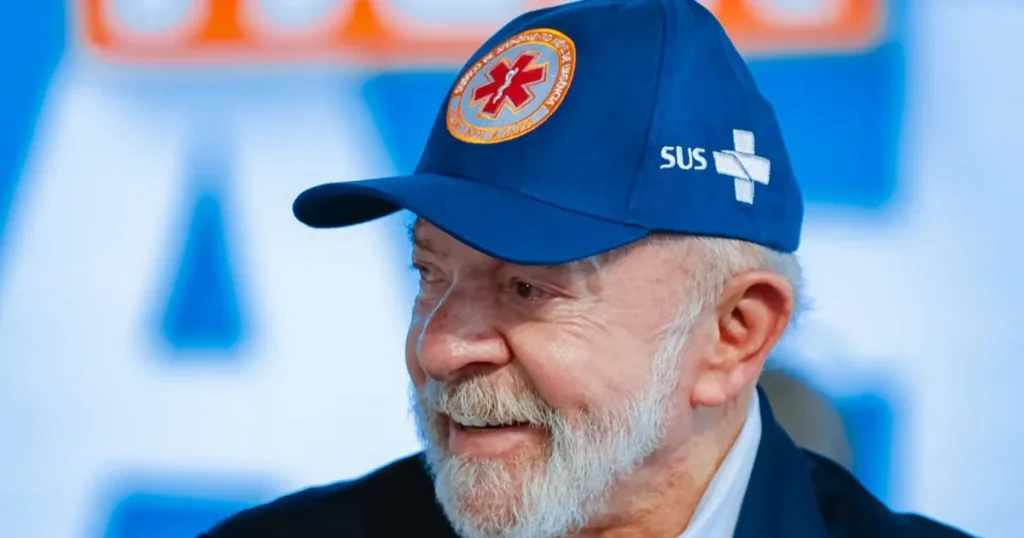 Lula Realiza Análise Crítica da Militância em Discurso Marcante