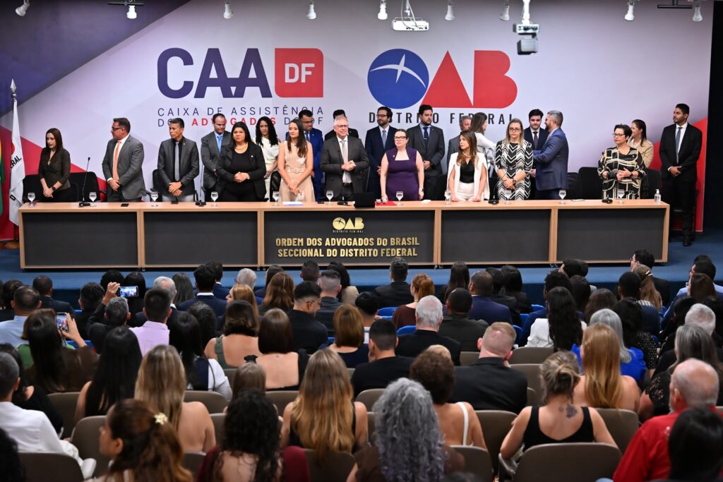 OAB/DF Celebra a Entrada de 49 Novos Advogados e Advogadas em Cerimônia Emocionante