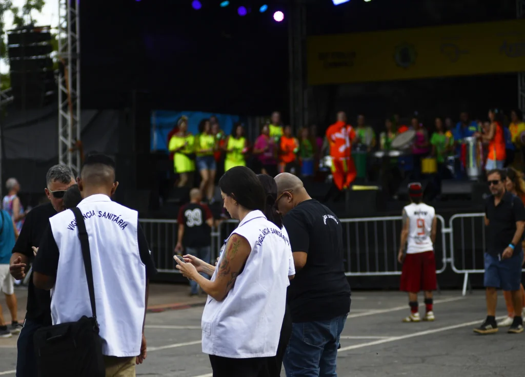 Vigilância Sanitária do DF Apreende Mais de 1.200 Produtos Irregulares Durante o Carnaval Vigilância Sanitária do DF Apreende Mais de 1.200 Produtos Irregulares Durante o Carnaval