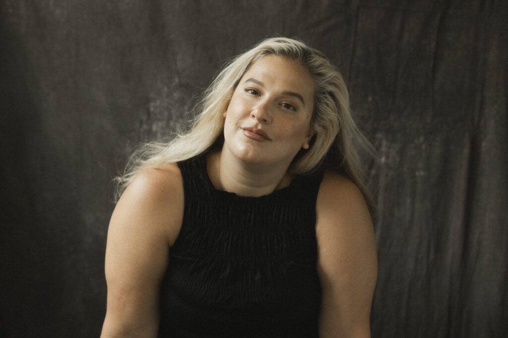 Alice Caymmi Homenageia Nana Caymmi com Show Emocionante no Teatro Nacional