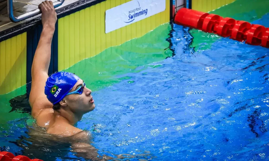 Arthur Xavier Brilha com Prata nos 100m Costas em Barcelona