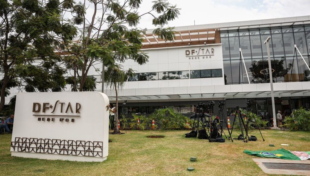 Bolsonaro apresenta melhora na função renal, mas continua internado na UTI em Brasília Bolsonaro apresenta melhora na função renal, mas continua internado na UTI em Brasília