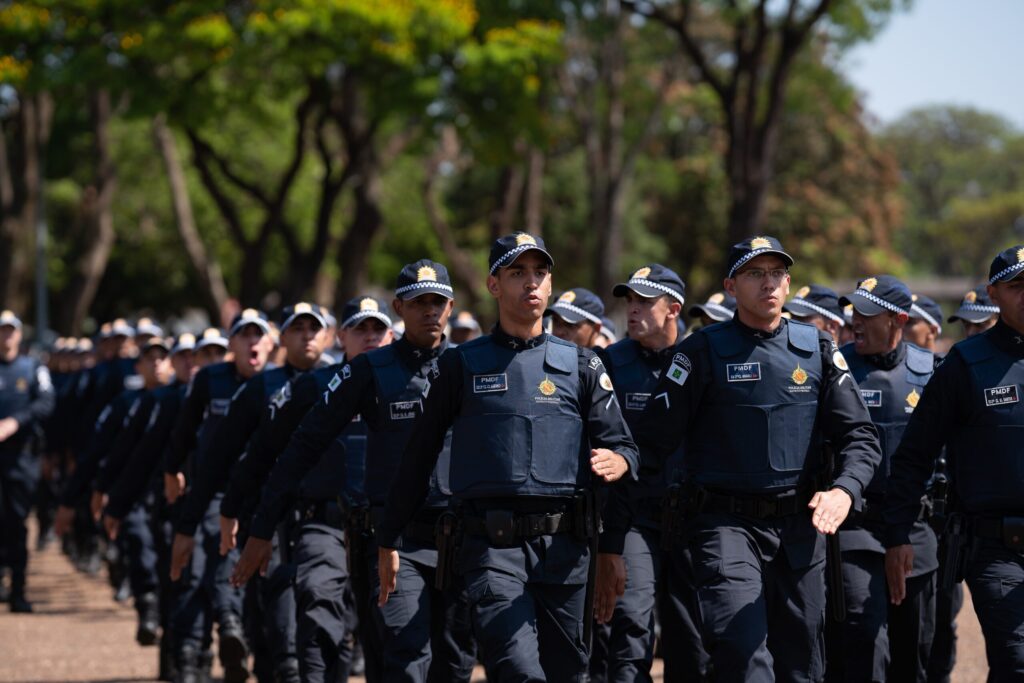 Câmara Aprova Reajuste Salarial para Policiais e Bombeiros do DF: O Que Muda?