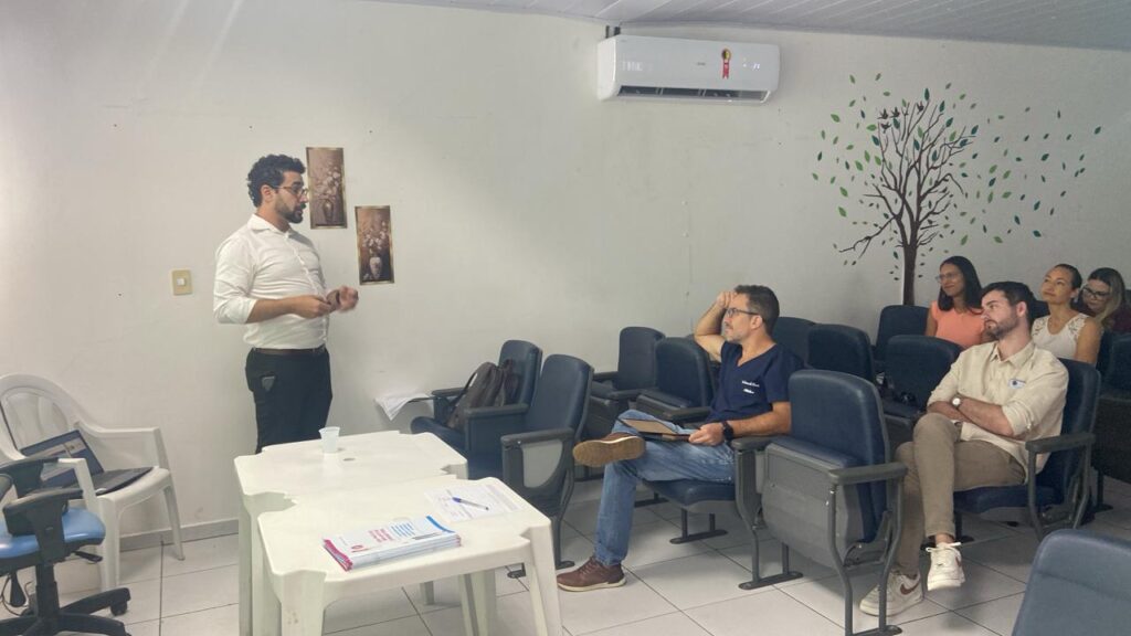 Caraguatatuba Capacita Profissionais para Implante Contraceptivo: Avanço na Saúde Municipal