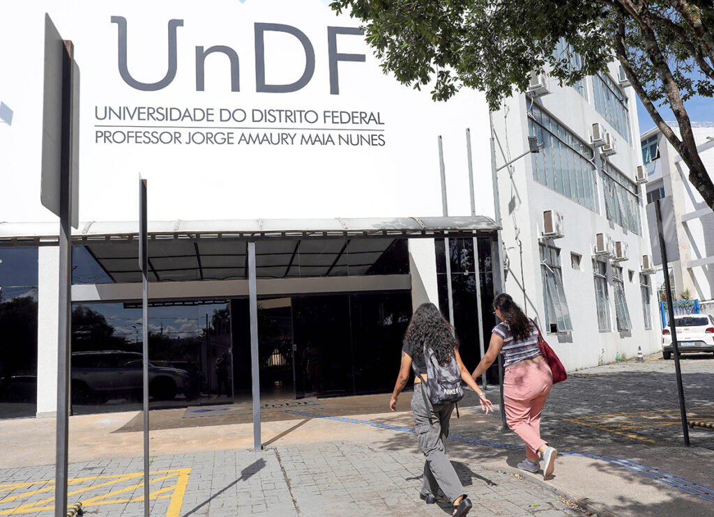 Crescimento de 77% nas Matrículas de Ensino Superior no DF: Um Marco para a Educação Crescimento de 77% nas Matrículas de Ensino Superior no DF: Um Marco para a Educação