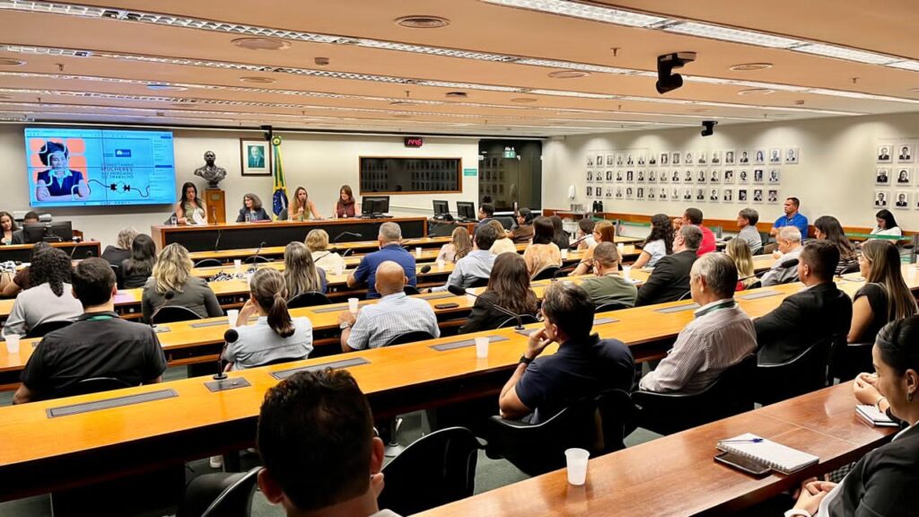 GDF Participa do 1º Encontro da Empregabilidade Feminina na Câmara dos Deputados