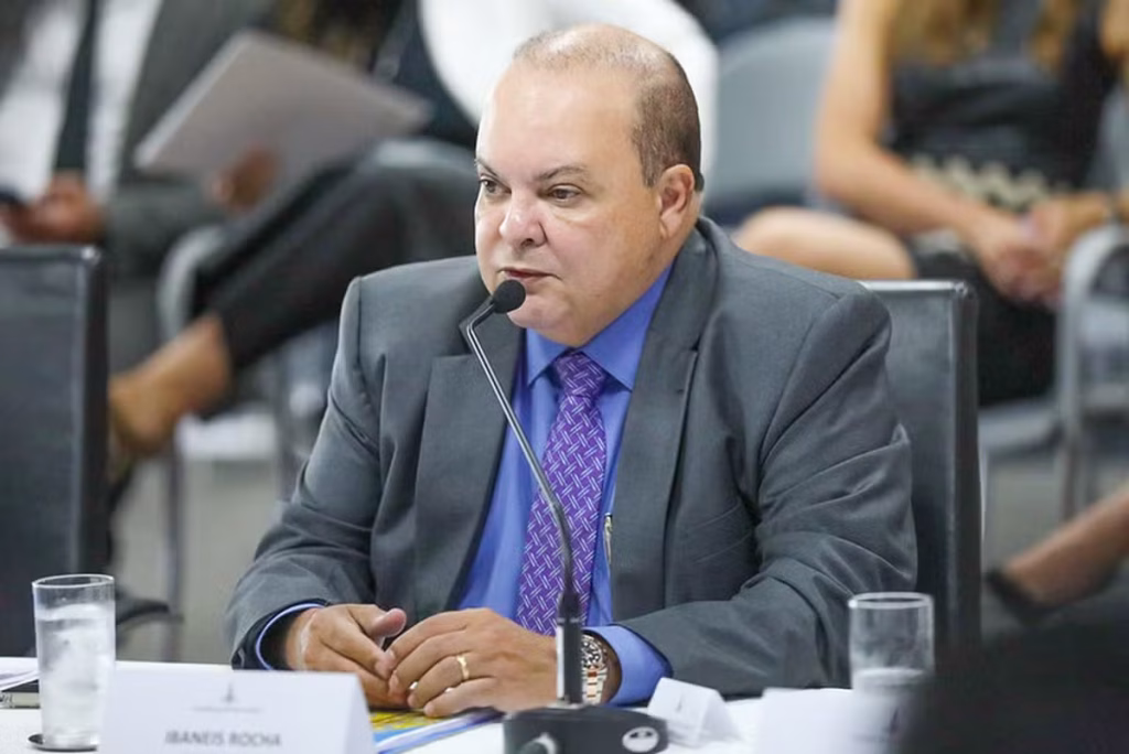 Ibaneis Abandona Governo do DF e Almeja o Senado em Meio a Controvérsias e Pressões Ibaneis Abandona Governo do DF e Almeja o Senado em Meio a Controvérsias e Pressões