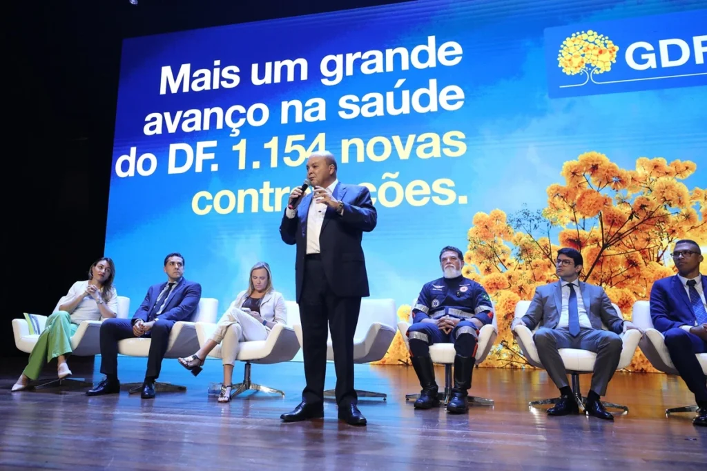 Ibaneis Rocha Nomeia Mais de 1.100 Servidores da Saúde no DF para Reforçar Atendimento Ibaneis Rocha Nomeia Mais de 1.100 Servidores da Saúde no DF para Reforçar Atendimento