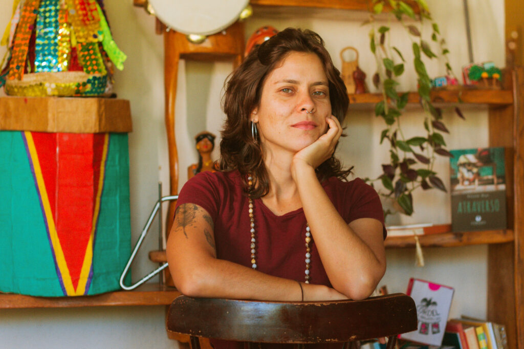 Keyane Dias Lança Livro que Resgata Memórias e Cultura do Distrito Federal