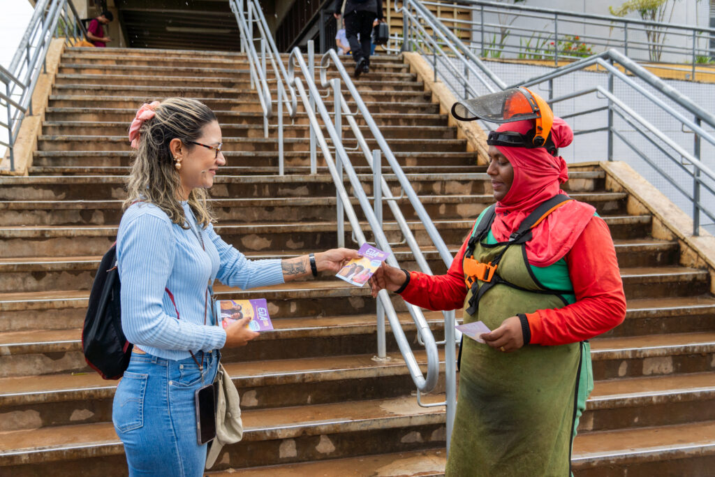 Mobilização pela Educação de Jovens e Adultos no DF: Profissionais da Educação em Ação